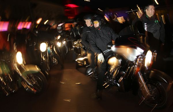 HarleyHH2011   281.jpg - Hamburger Harley Days 2011, Harley Davidson, Reeperbahn, bike, bikes, Motorrad, St. Pauli, biker, Motorradfahrer,  *** Local Caption *** copyright:Henning AngererGneisenaustrasse 1820253 HamburgTel 0175 244 32 72henning.angerer@hanse.netBankverbindung:Santander, BLZ 200 101 11, Konto-Nr. 22 63 63 63 00